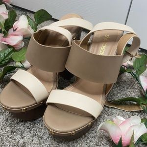 Shoe Dazzle Platform Chunky Heels